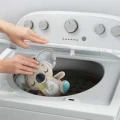 Pluszak interaktywny KOALA MUZYCZNY USPOKAJACZ dla maluszka od urodzenia Fisher Price (JBD65)